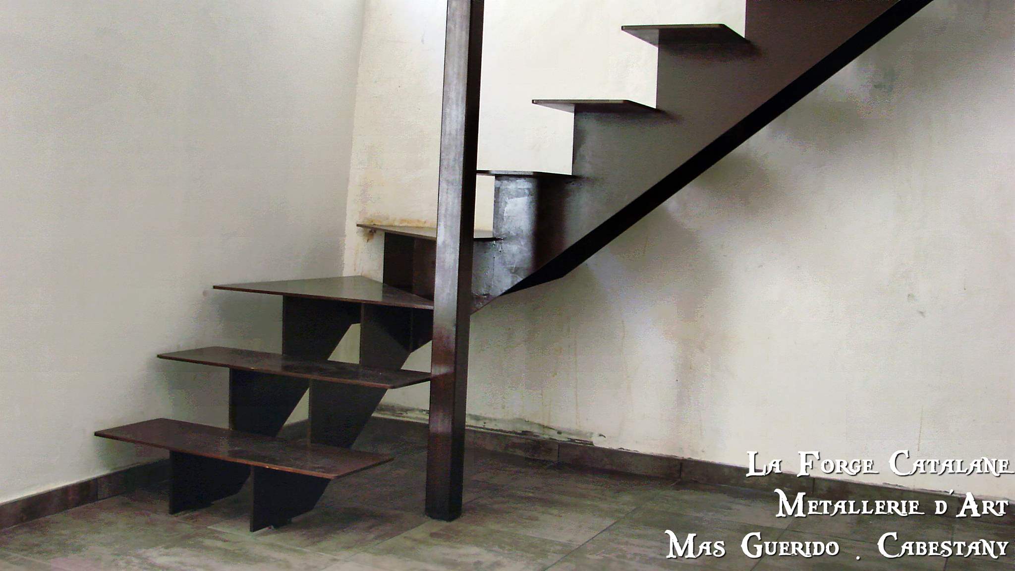 escalier limons cremaillere lisse decoupe laser marches fer 13 forge catalane.jpg